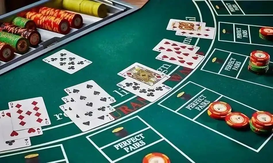 Casino-style slot and live dealer games available on milyon88 app
